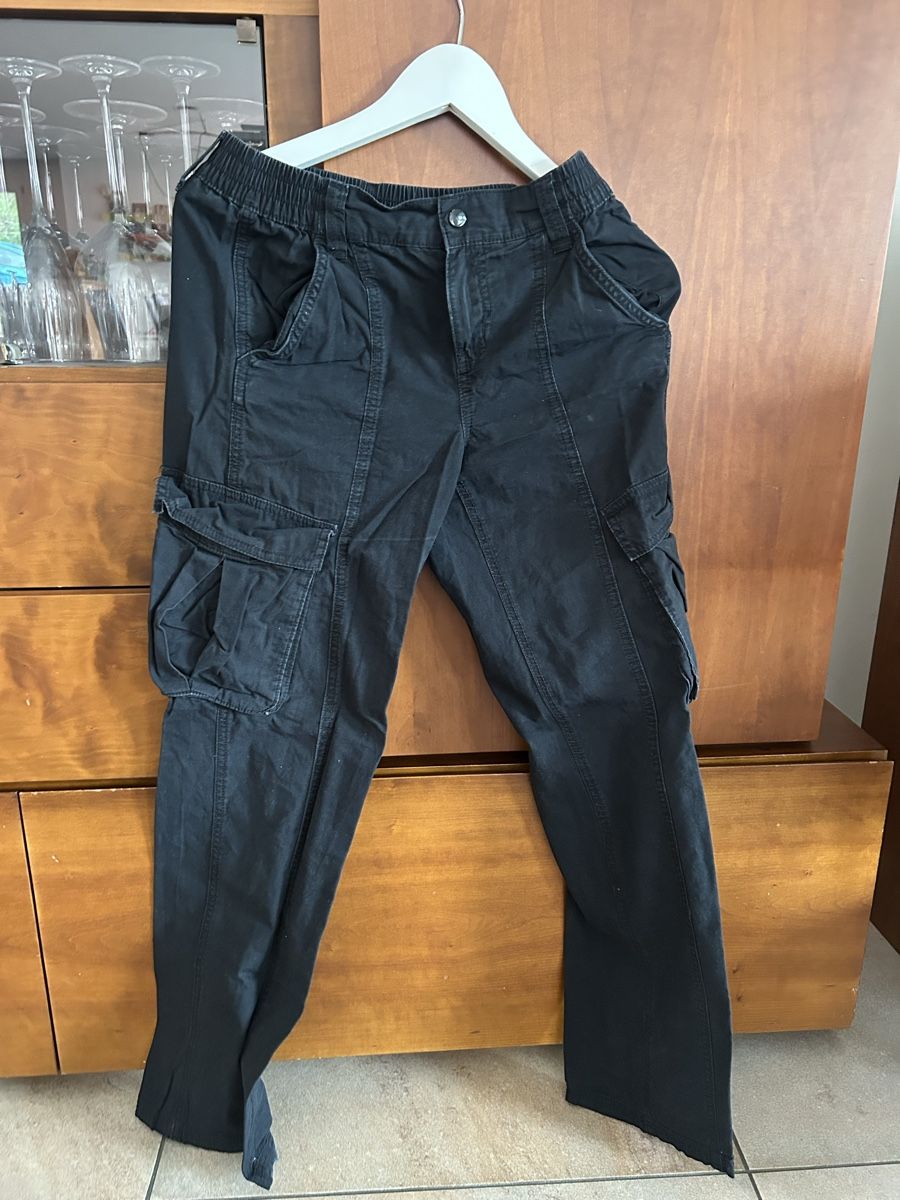 H&M Pantaloni: Schwarze Cargo Hose von H&M 32/34 – Usato da Muttenz venduto da ali_6yvf