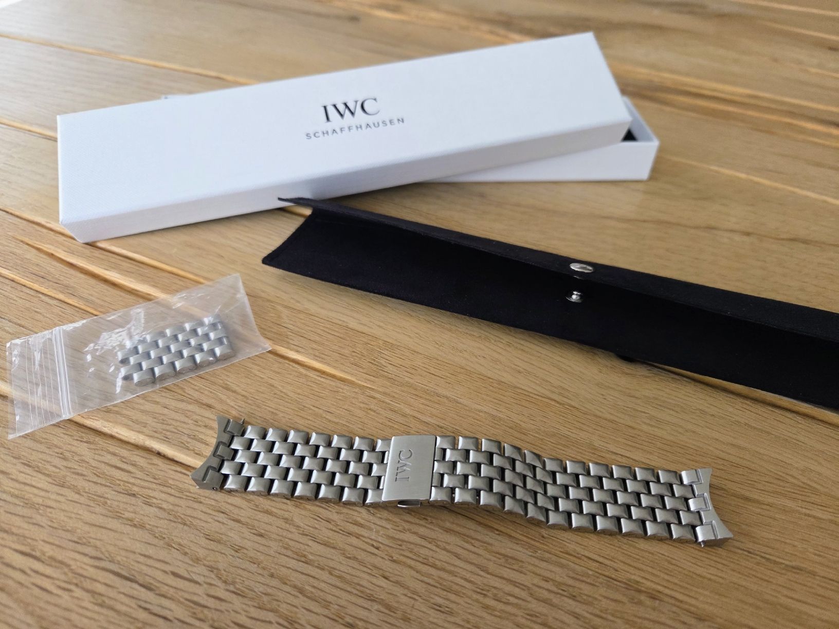 IWC Uhren: Original IWC "Pyramiden"-Edelstahlband, neuwertig – Neu (gemäss Beschreibung) aus Schaffhausen von Octo2