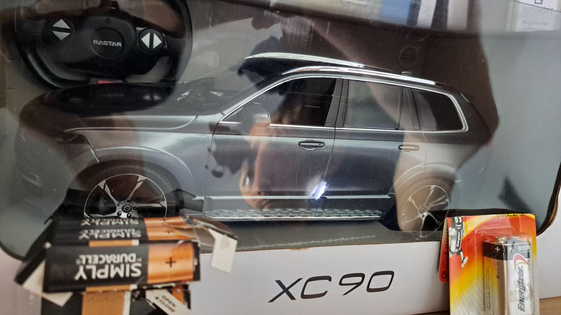 Modellismo RC: Volvo XC90 RC mit Batterien – Nuovo e nell'imballaggio originale da kerzers venduto da saemdu90