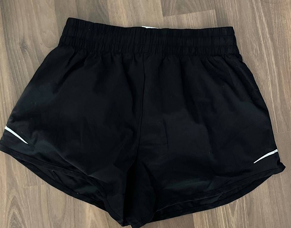 Pantaloni: Sportshorts Damen  – Usato da Niederwangen BE venduto da mcp_l62p 2