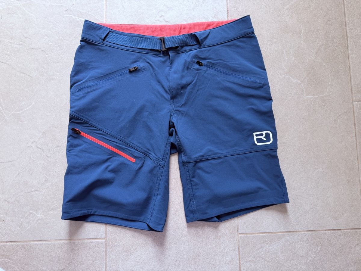 Ortovox Pantaloni: Ortovox Shorts Damen Gr. M – Usato da Brüttisellen venduto da Ayersa