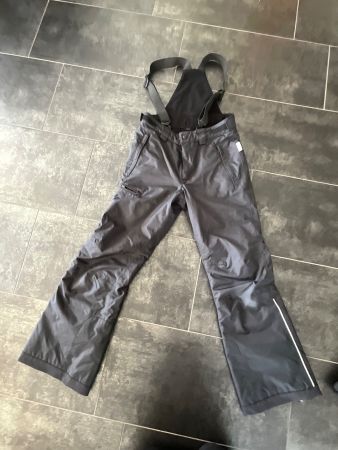 Skihose Reima schwarz mit Trägern Grösse 152 gebraucht
