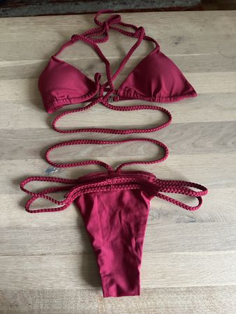 Roter Bikini Set mit geflochtenen Bändern Grösse S