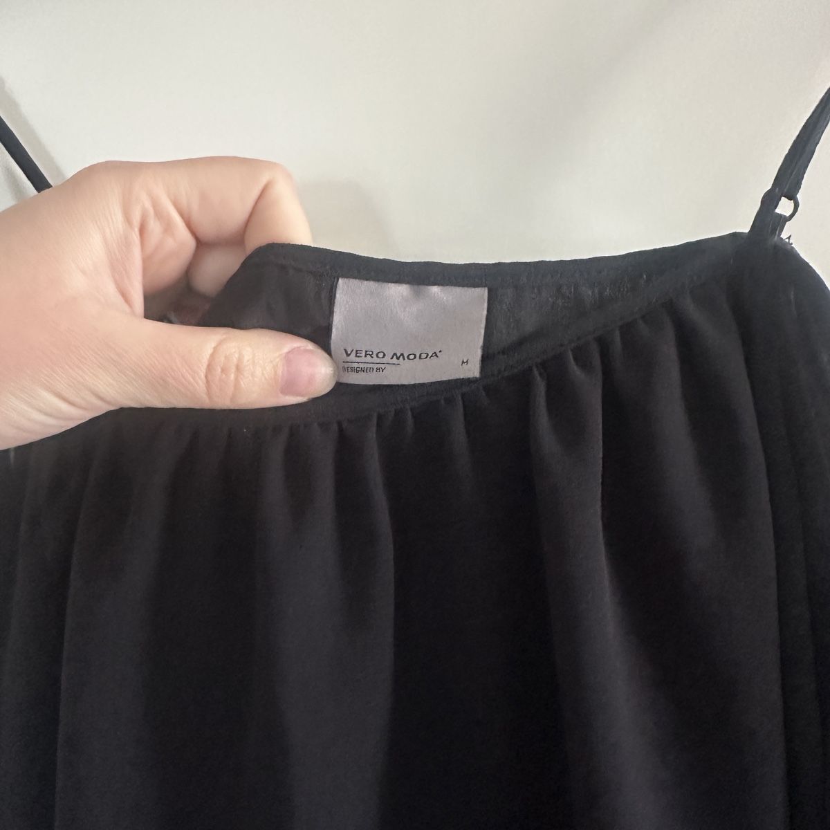 Vero Moda Camicette: ROMANTIC FEMININE OFF-SHOULDER BLOUSE – Usato da Zofingen venduto da JumpInVintage 3