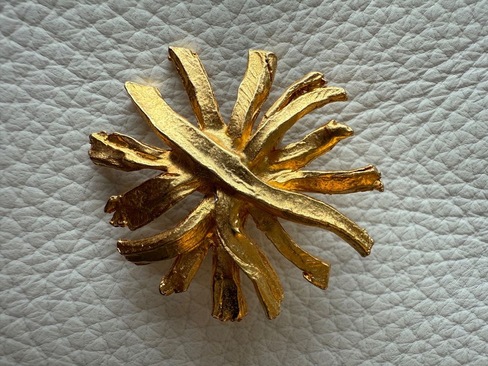 Broche dorée vintage art déco 1920 en métal - Accessoire