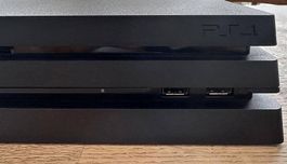 PlayStation 4 Pro - inkl. Controller, Headset und mehr