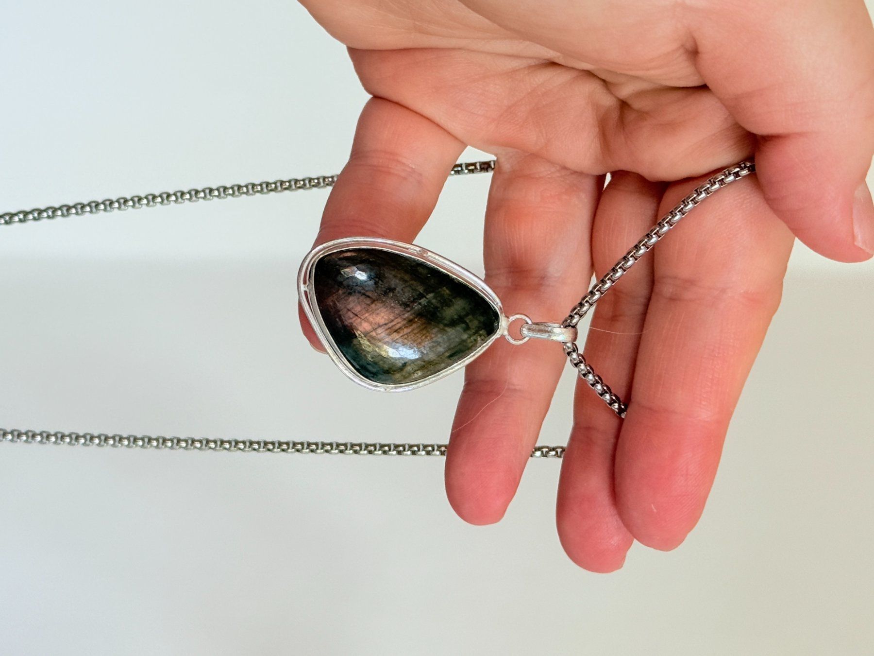 Ketten: Collier avec labradorite - Élégant & Naturel! – Neu und originalverpackt aus Genève von AWWA 3