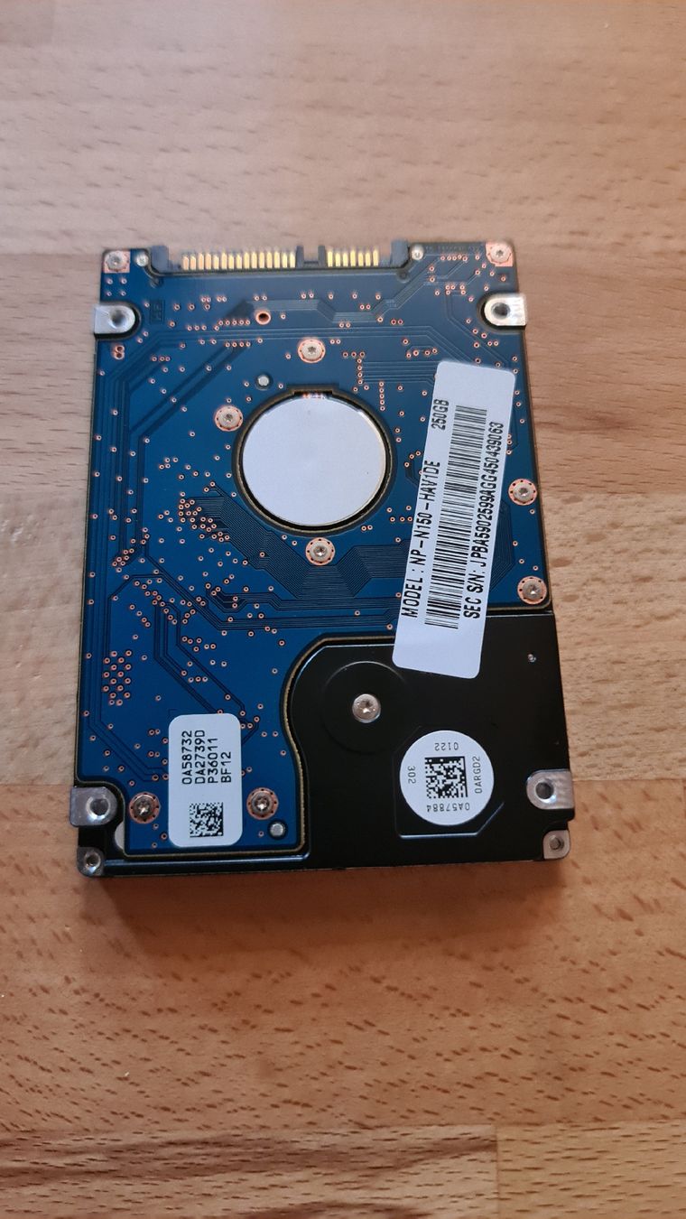 Hitachi Dischi rigidi: HDD Festplatte Hitachi 2.5" 250Gb – Usato da Neunkirch venduto da MaElekt 1