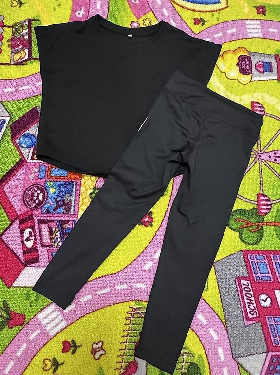 H&M Ensembles coordonnés: Trainingsset, Mädchen, 98-104, schwarz, H&M – Neuf (Voir description) à Wilen b. Wil par carpediem25 1