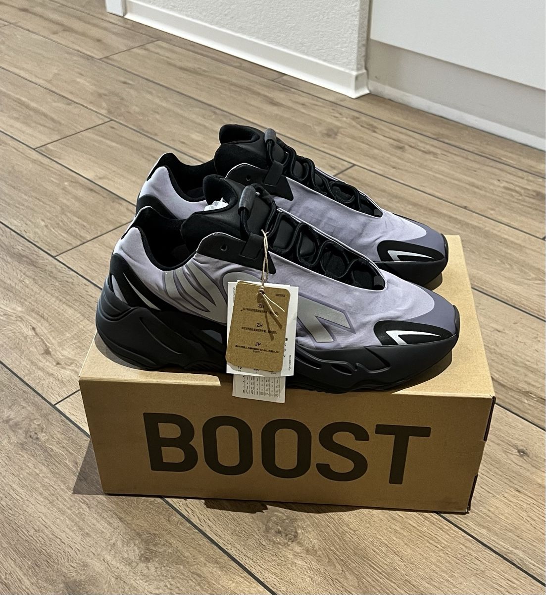 Adidas Scarpe da uomo: Yeezy 700 MNVN Geode 44 – Nuovo e nell'imballaggio originale da Savièse venduto da Cedric007 5