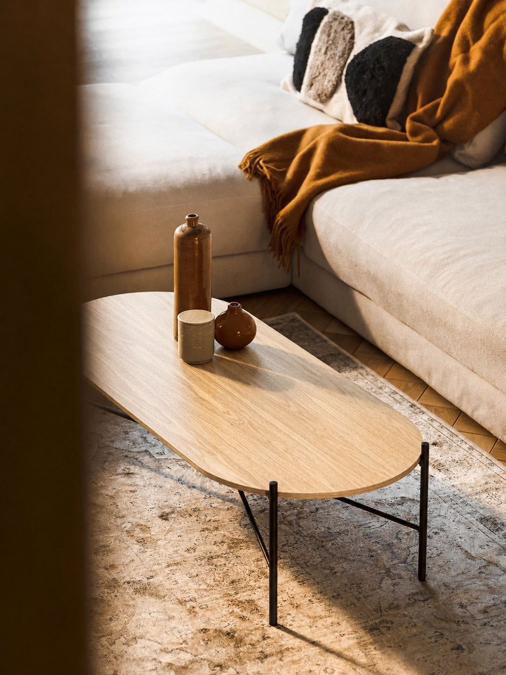 Tische: Ovaler Couchtisch Toglan – Gebraucht aus Luzern von vista3d