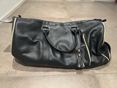 Schwarze Reisetasche / Weekender mit viel Stauraum!