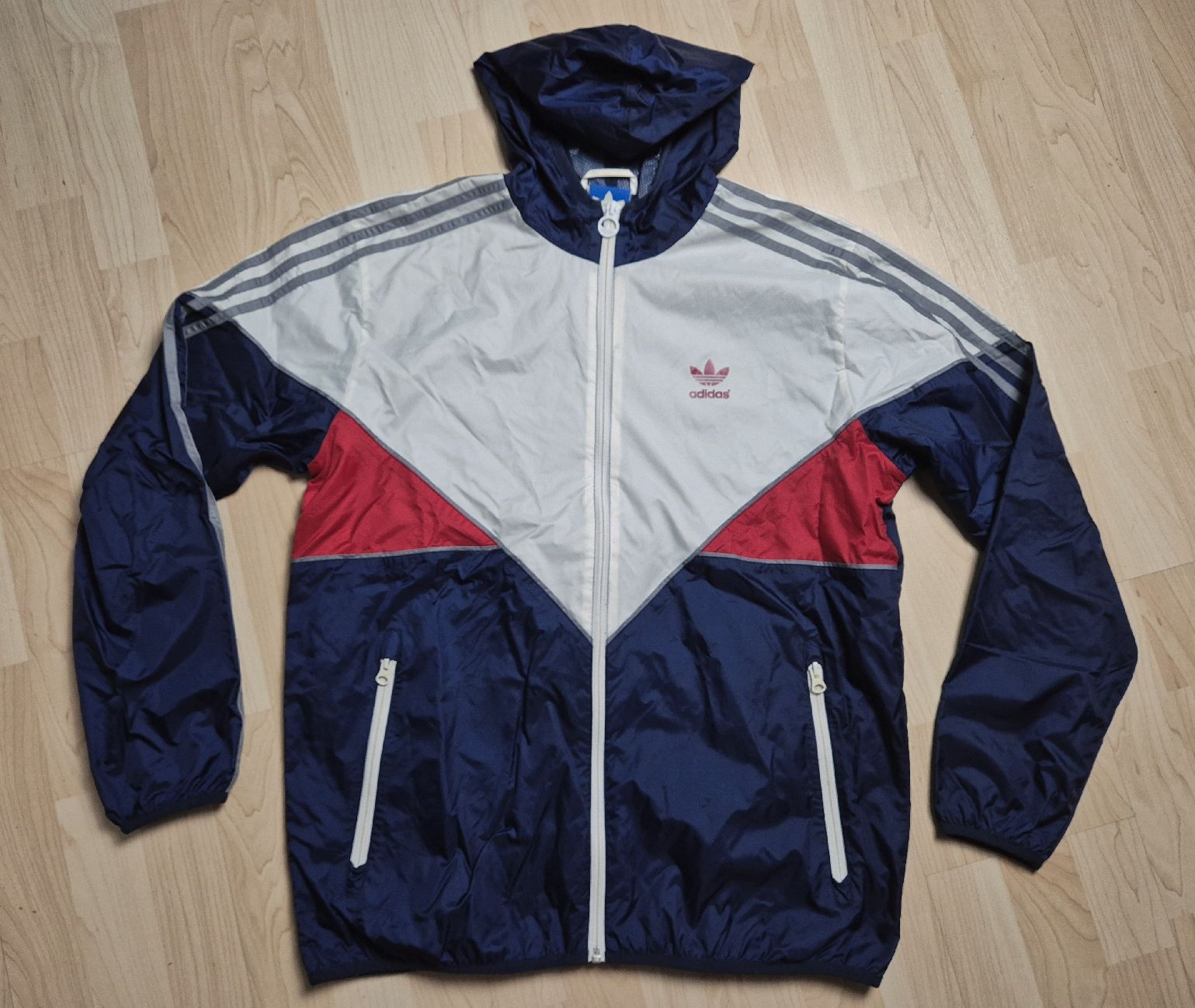 Adidas Jacken: Rare Adidas Windbreaker Grösse L  – Neu (gemäss Beschreibung) aus St. Gallen von CaliSunshine