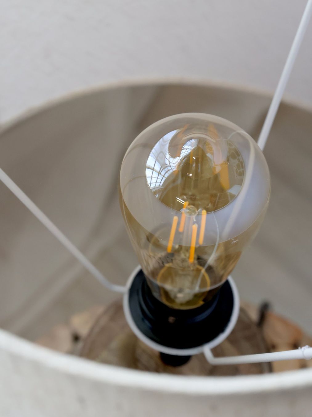 Lampen: Tischlampe mit Holzfuss & Leinenschirm – Neu und originalverpackt aus Innertkirchen von Glatthard-Interior 4
