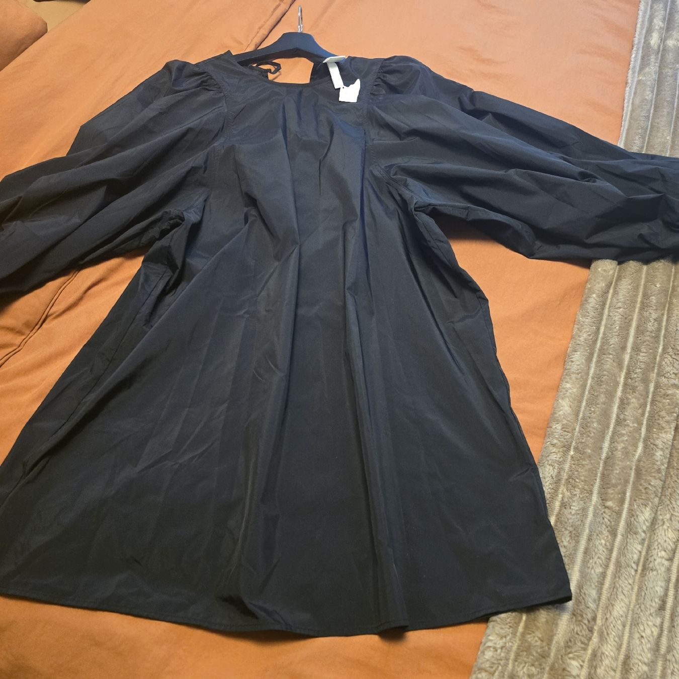 H&M Vestiti: Ein wunderschönes Kleid mit Flügelärmel – Nuovo e nell'imballaggio originale da Döttingen venduto da Mass-krisG