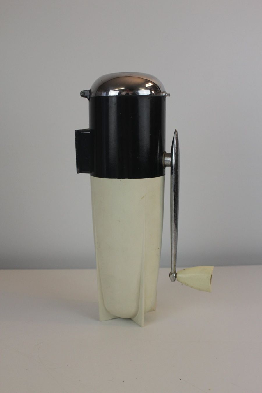 Elettrodomestici da cucina: Vintage DAZEY Eiscrusher manuell – Usato da Basel venduto da IRMAundFRED