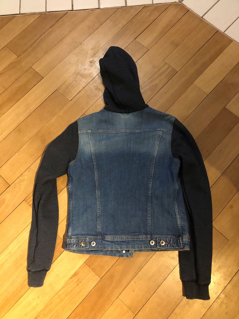 Giacche: Jeansjacke edc mit Kapuze, S – Usato da Hinwil venduto da dadalina76 1