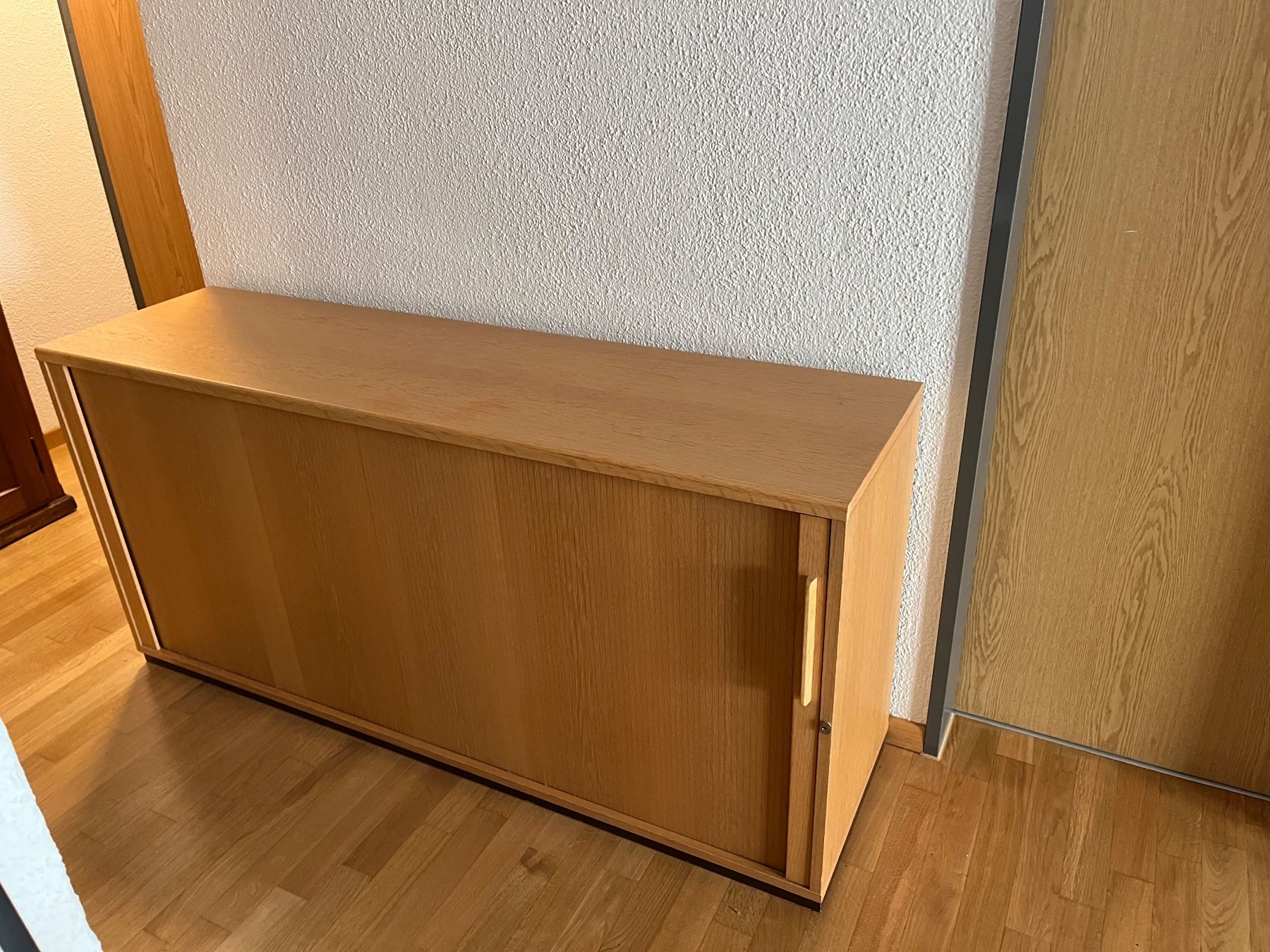 Armadi: Schiebetürschrank / Lateralschrank – Usato da Gebenstorf venduto da Expedition