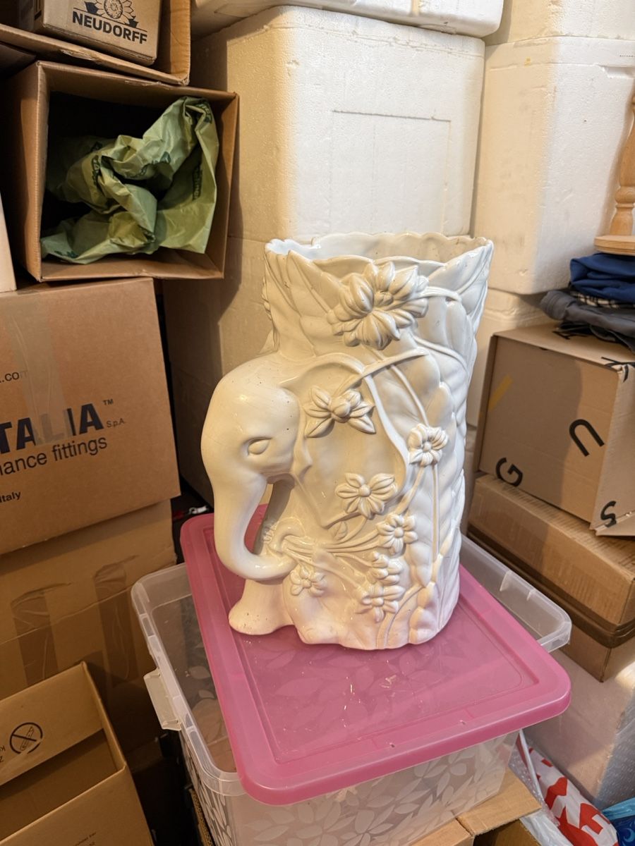 Vasi & Recipienti: Wunderschöne Vase Elefant mit Blumenmuster weiss – Usato da Zug venduto da sir_pk