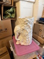 Wunderschöne Vase Elefant mit Blumenmuster weiss
