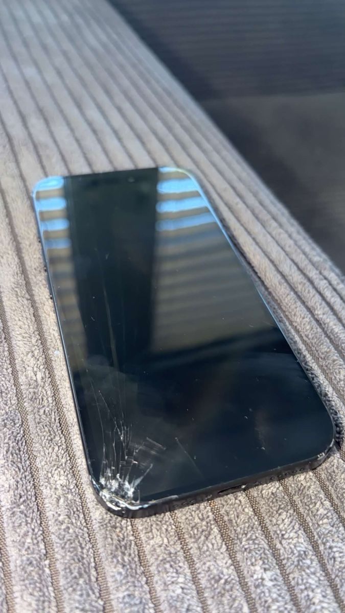 Apple Handys / Smartphones: Apple iPhone 16 128Gb Kaput  – Defekt aus Niederwangen BE von liv_c8yw