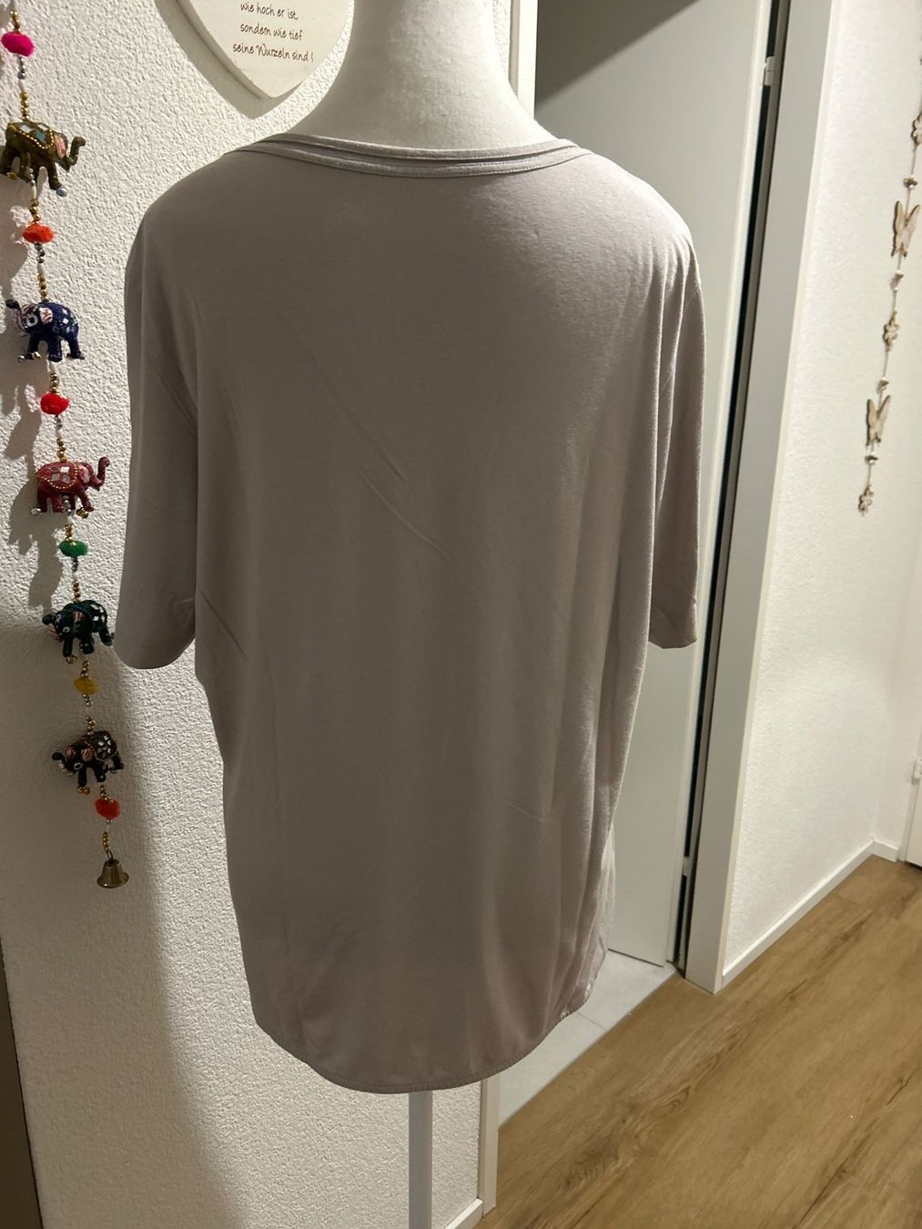 T-Shirts: Damen T-Shirt mit Blumenmuster – Gebraucht aus Brunnen von Nala2929 5
