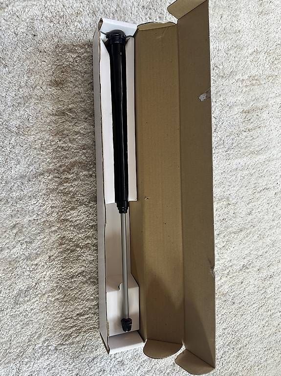 Pezzi di ricambio: Rockshox Lyrik Charger Damper. Neu – Usato da Wollerau venduto da Porscheteil