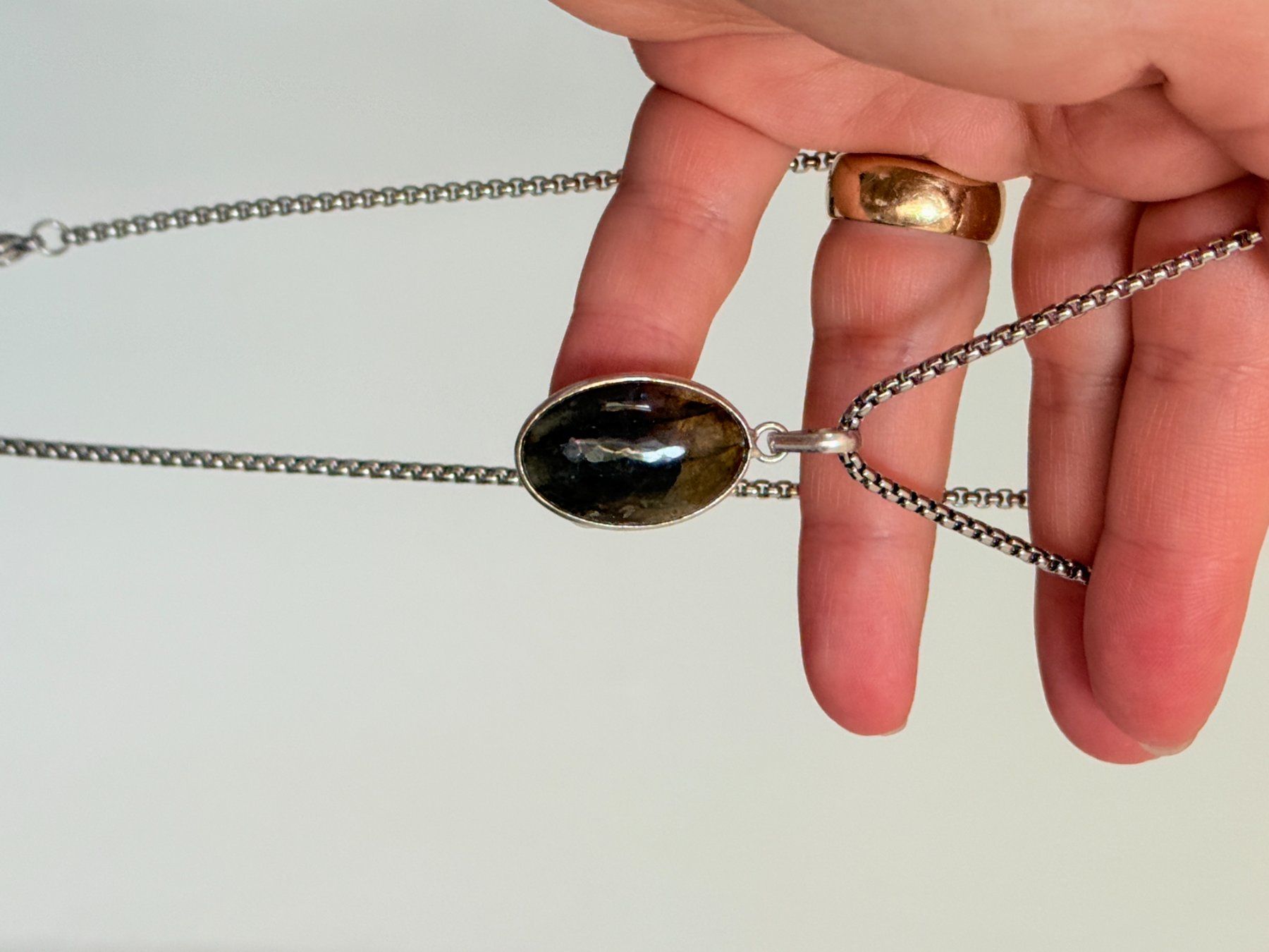 Ketten: Fashionable labradorite necklace – Neu und originalverpackt aus Genève von AGBERG 9