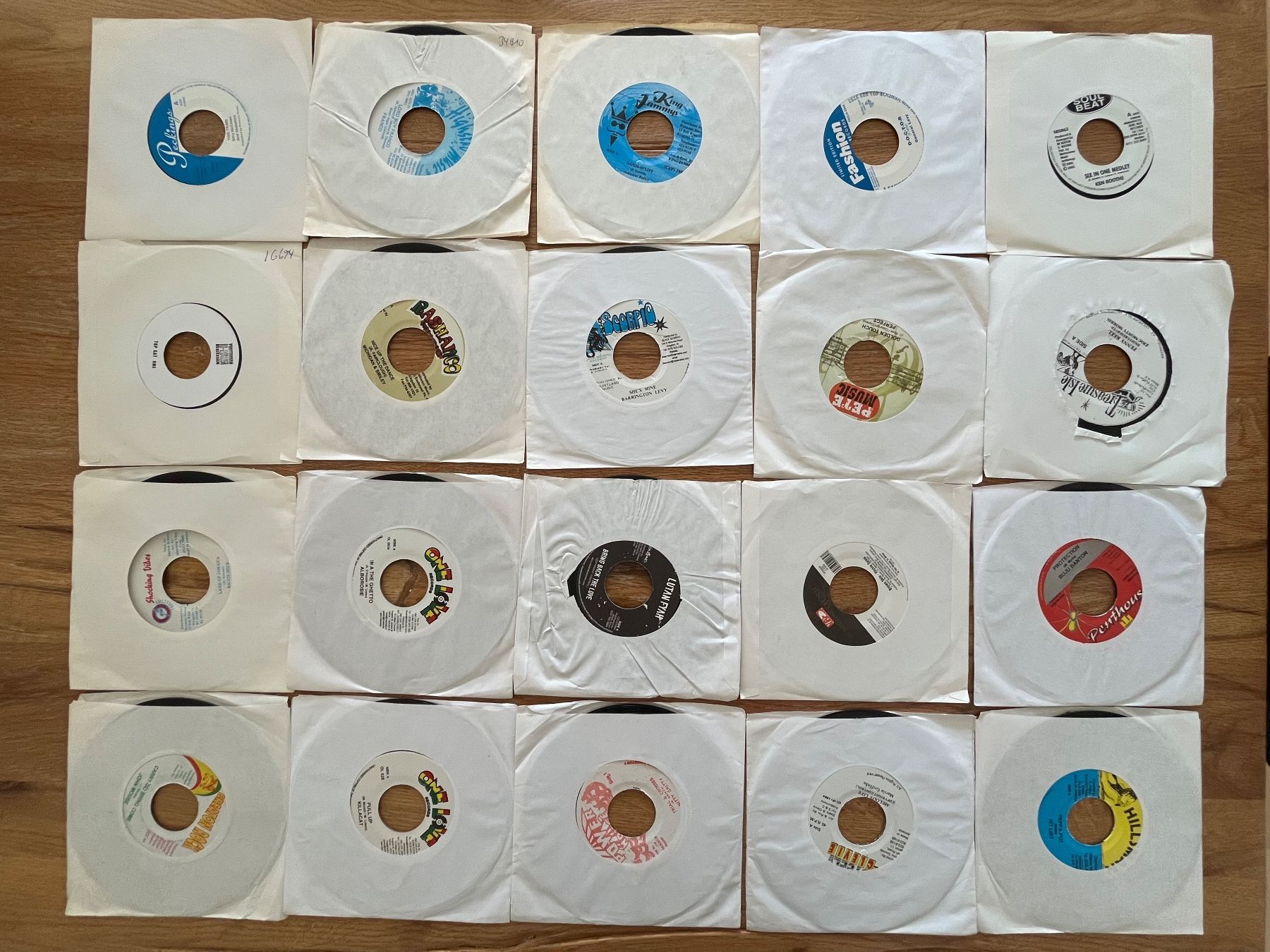 Dischi in vinile: 20 x 7" Dancehall / Reggae Singles - top Zustand – Usato da Olten venduto da Xtra