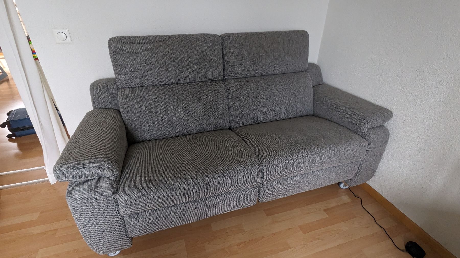 Divani: Elektrisches 2er Sofa – Usato da Romanshorn venduto da chaanem 1