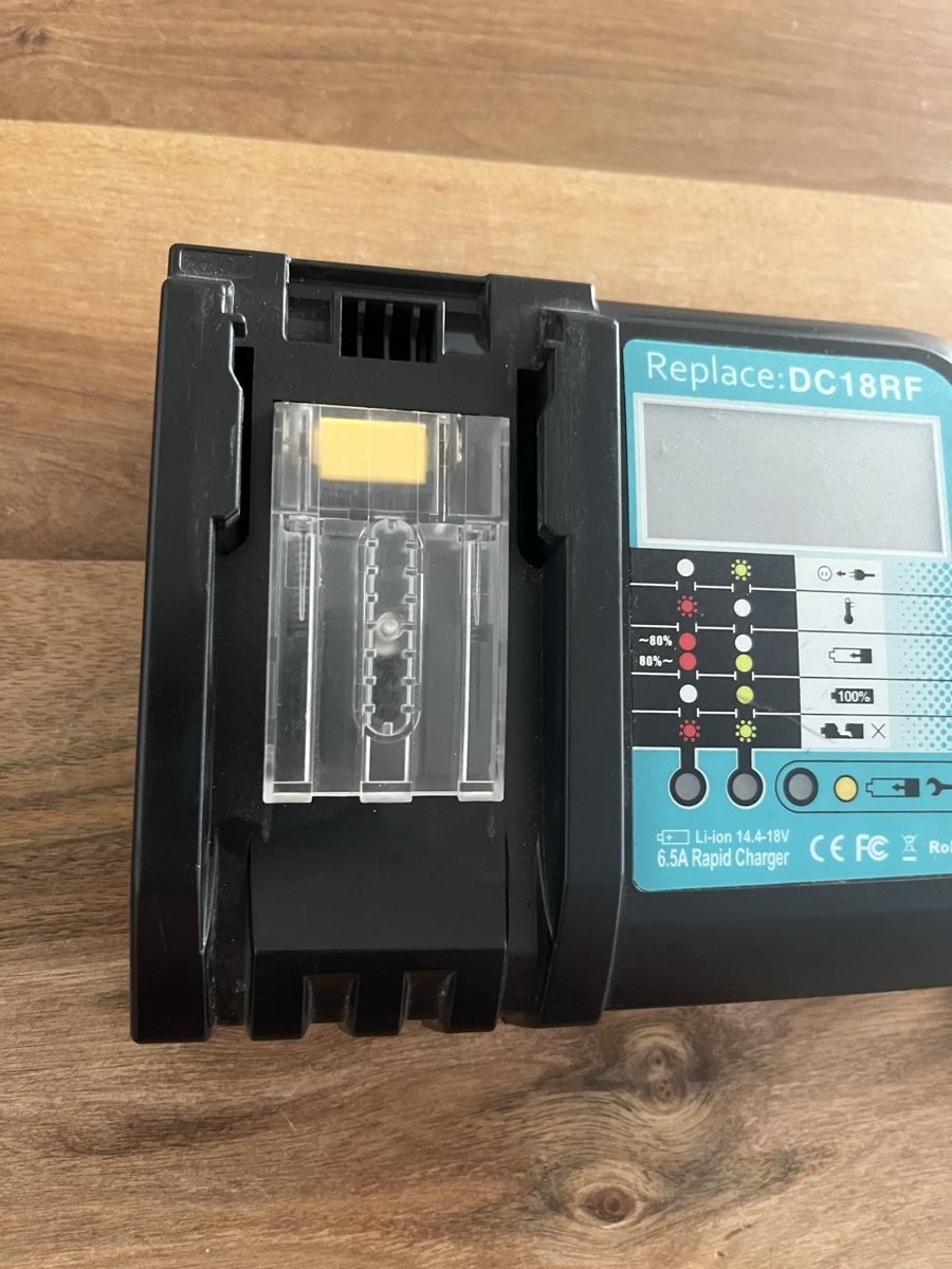 Makita Caricatori & Batterie: Makita Ladegerät  – Usato da Würenlos venduto da KLG_3TBs 1