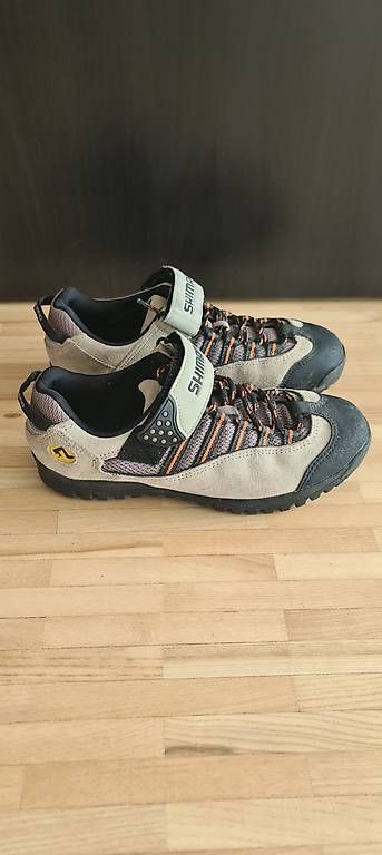 Scarpe da uomo: Shimano Bikeschuhe Damen Gr. 40 – Usato da Winterthur venduto da Nika.Rock 1