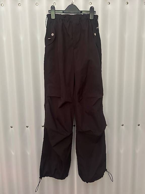 Pantaloni: Schwarze Parachute Pants Gr 34/XS – Usato da Wettingen venduto da ame_wxp2