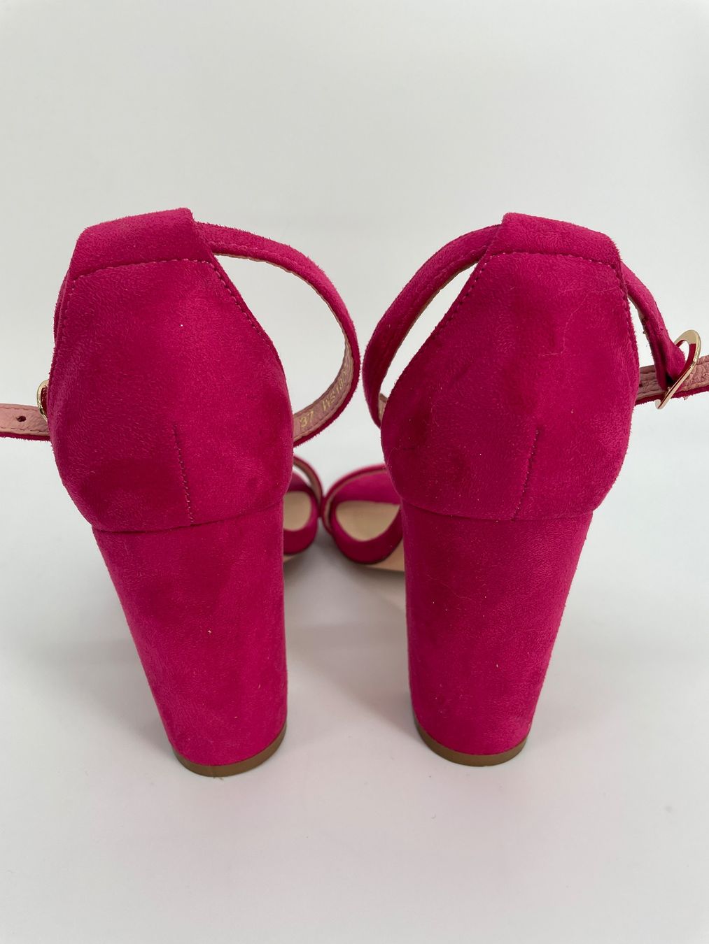 Scarpe da donna: Pinke Wildlederoptik Sandalen Gr. 37 mit Blockabsatz – Usato da Auenstein venduto da moin. 2