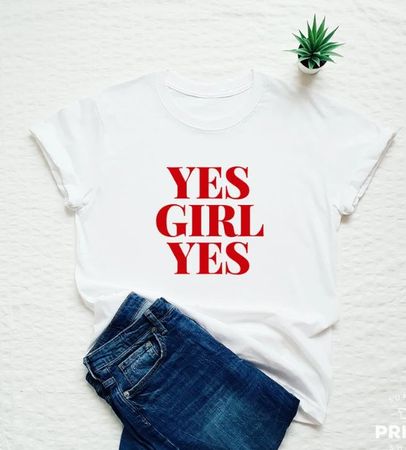 Weisses T-Shirt mit Aufdruck "YES GIRL YES" - Gr. XS