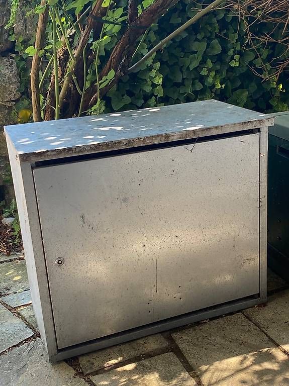 Armadi: Gasflaschenschrank mit Zubehör – Usato da Nusshof venduto da Peterdegen