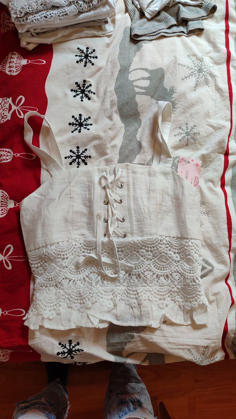 Brandy Melville Top: Träger-Shirts, Gr. S&M, neu! – Nuovo (secondo la descrizione) da Brüttisellen venduto da nic_xm7s 1