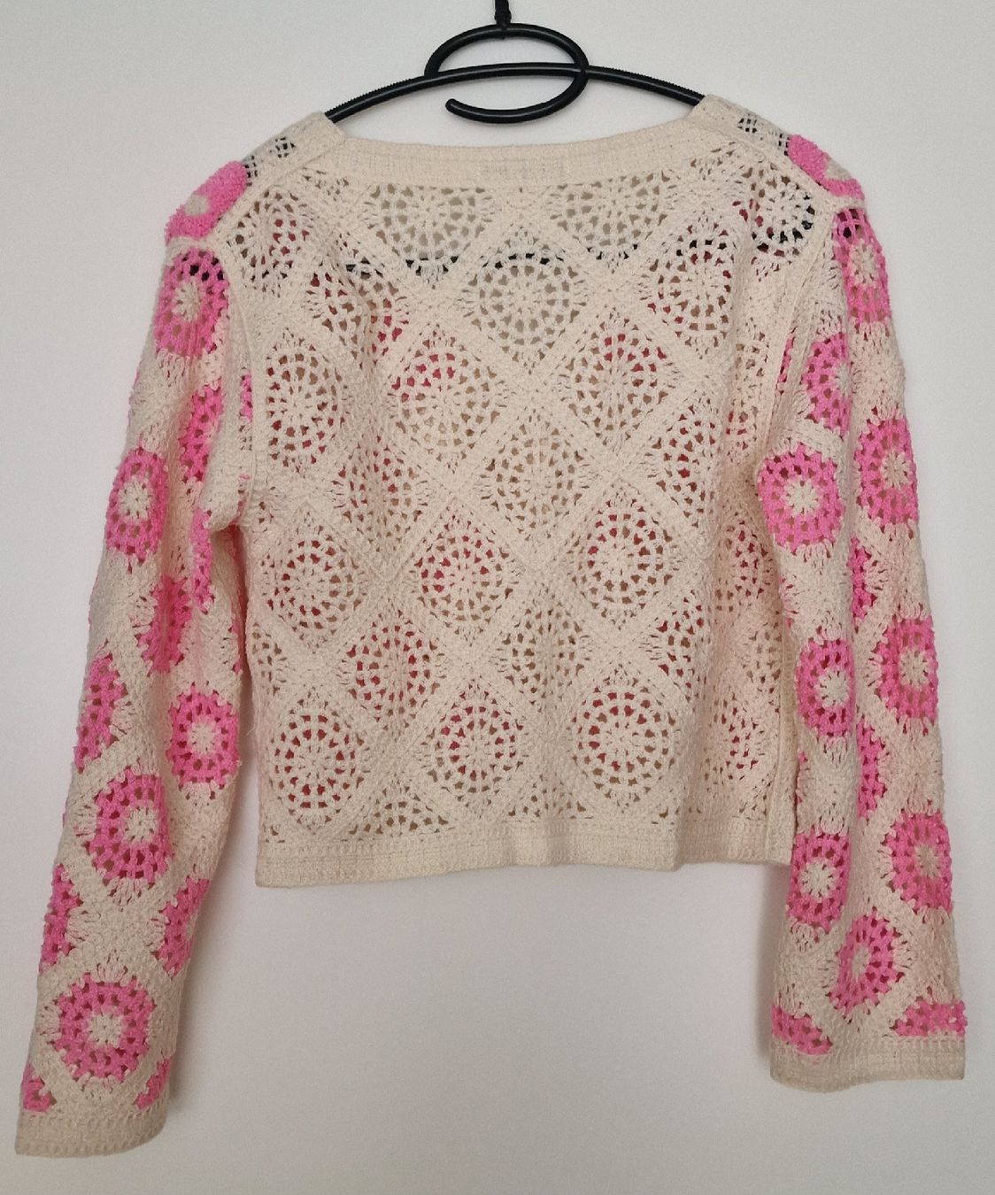 Giacche: Gehäkelte Strickjacke mit Blumenmuster, Grösse XS/S – Usato da Werdenberg venduto da Siril1 1