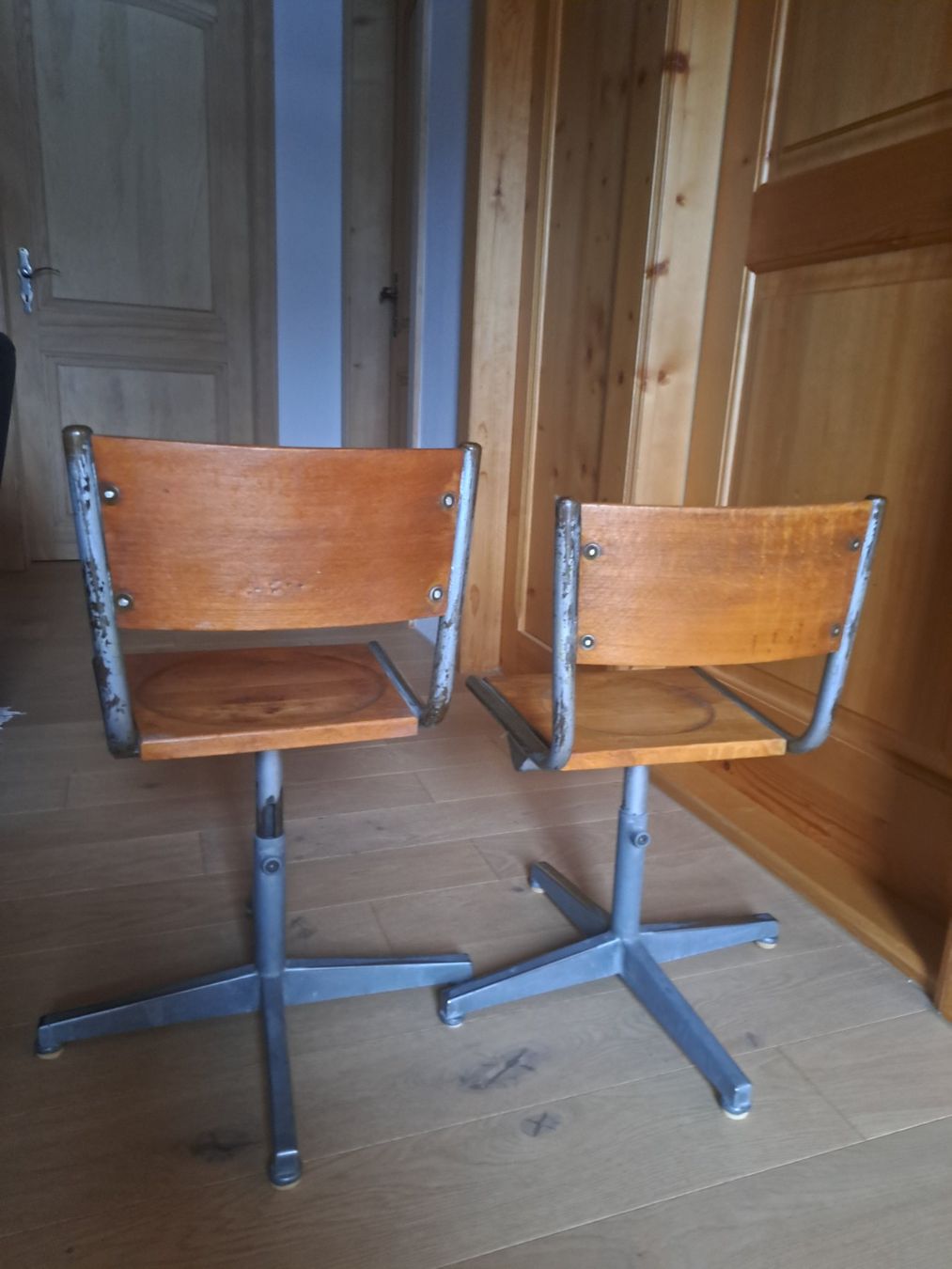 Sedie: Chaises ecoliers – Usato da Charmey (Gruyère) venduto da pat_72h9 2