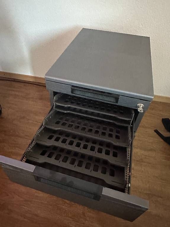 Banconi: Büro-Rollcontainer / Korpus mit Schloss – Usato da Kirchberg BE venduto da Tily242 1