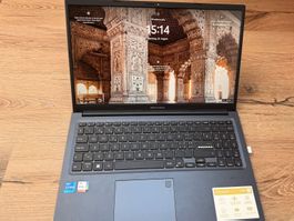 💻 ASUS Vivobook i7 Laptop + Xbox-Controller