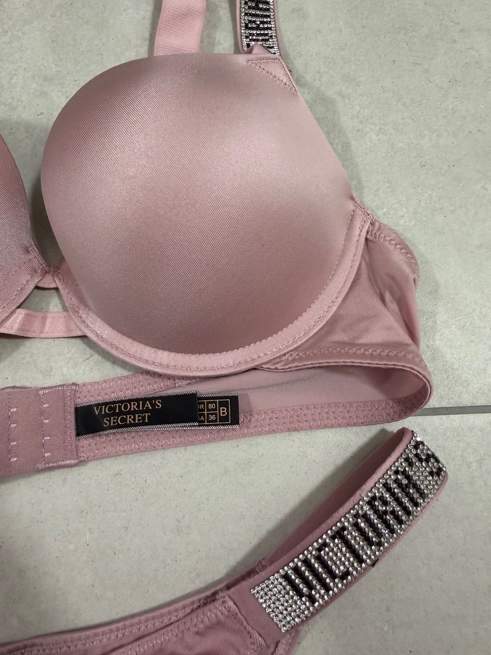 Victoria's Secret Altra biancheria intima: Victoria's Secret Bra & Thong Set – Nuovo (secondo la descrizione) da Gränichen venduto da Domsiiiii 1