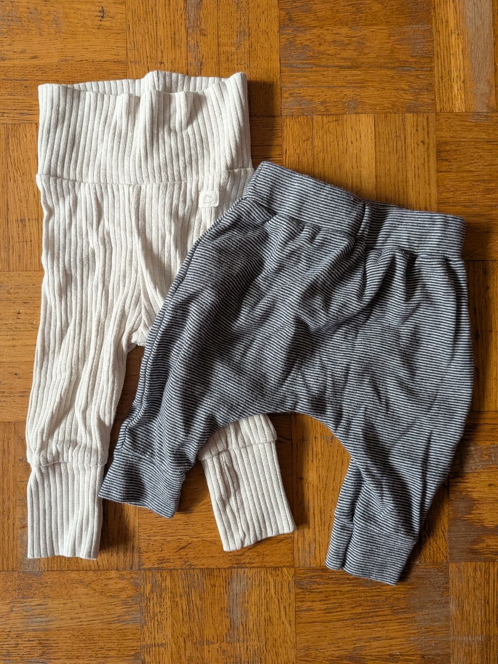 Pantaloni: 11 pantalons bébé 0-6 mois  – Usato da Genève venduto da Loloana 3