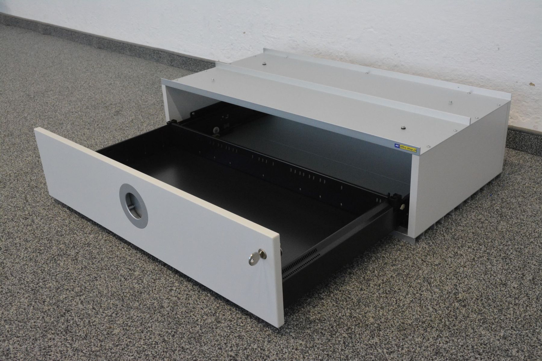 Armadi: Denz D3 Modul mit Breitschublade - Hellgrau - mit Schlüssel – Usato da Schönenwerd venduto da mcofficeshop 3