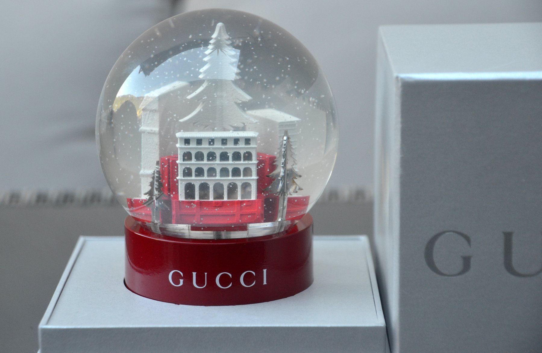 Alle Dekorationen: Gucci Glaskugel / Boule de verre – Gebraucht aus Collonges von Allegree 1