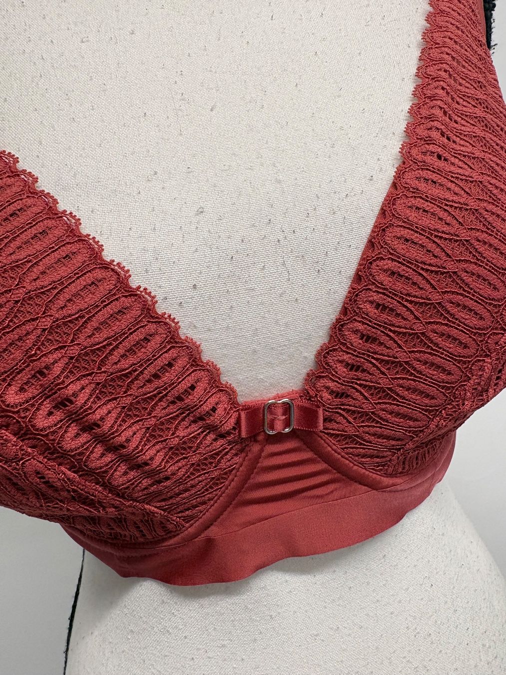 Triumph Altra biancheria intima: Triumph BH mit Spitze Aura Spotlight 75F rost rot – Nuovo (secondo la descrizione) da Regensdorf venduto da secondchancefashion 2