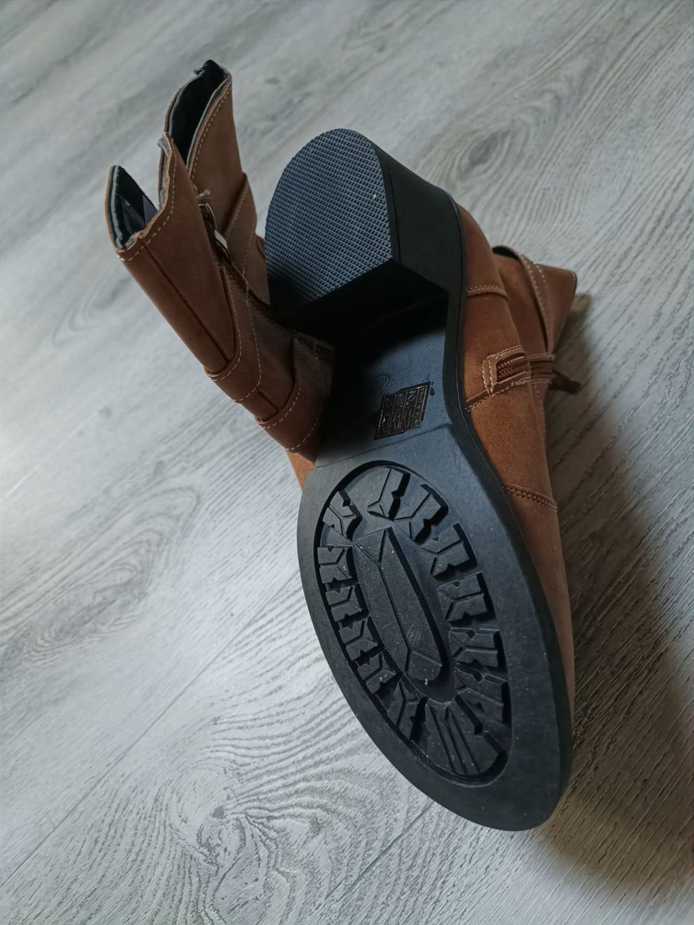 Scarpe da donna: Stiefel 40 neu – Nuovo (secondo la descrizione) da Bätterkinden venduto da Elefantenzoo 1