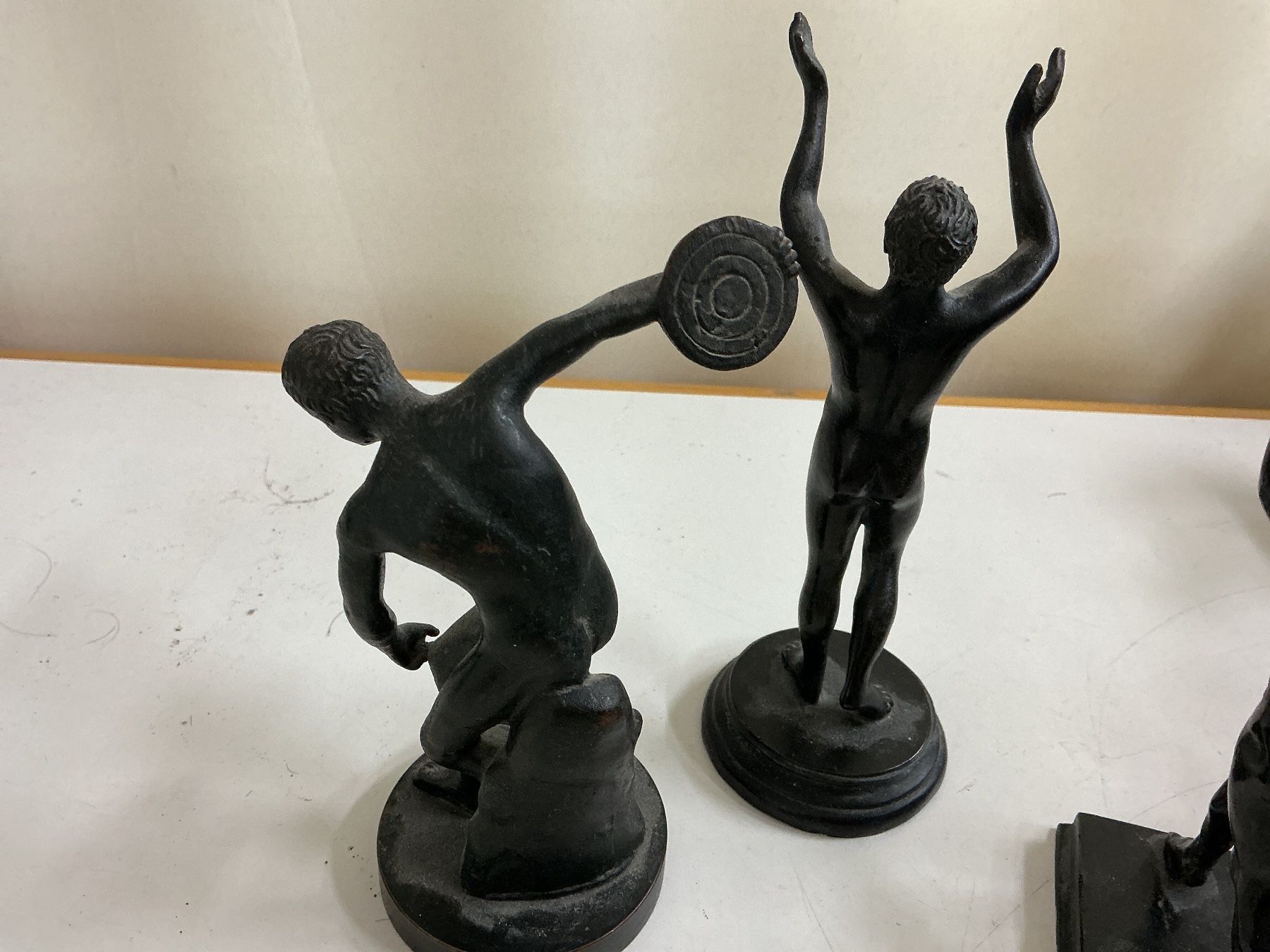 Sculture & Statue: 3 Figuren ev. Bronze – Usato da Bern venduto da vielerart 3