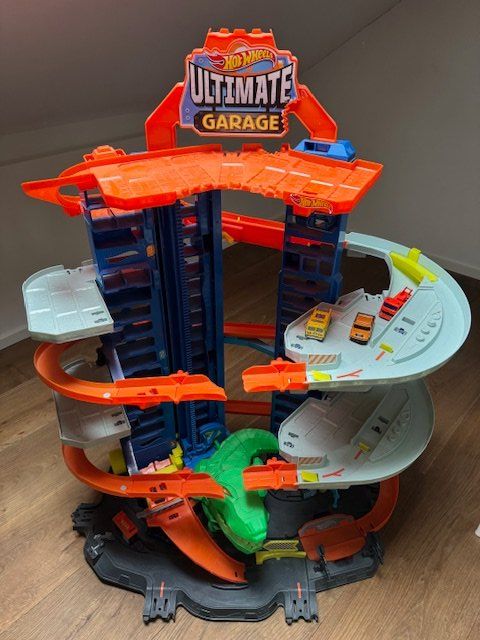 Hot Wheels Giocattoli: Autogarage Hot Wheels – Usato da Ottikon venduto da sq01