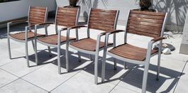 4 Gartenstühle aus Holz und Alu, stapelbar